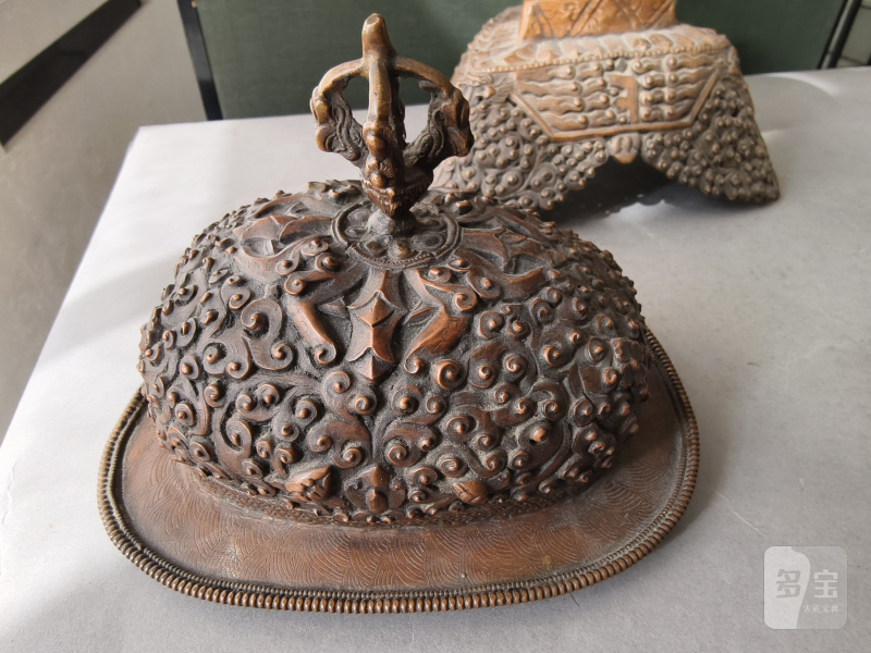 A COPPER EMBOSSED KAPALA WITH COVER ON STAND - 图18